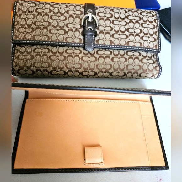 2 in 1 Wallet In Signature Canvas & checkBook. - Picture 10 of 15